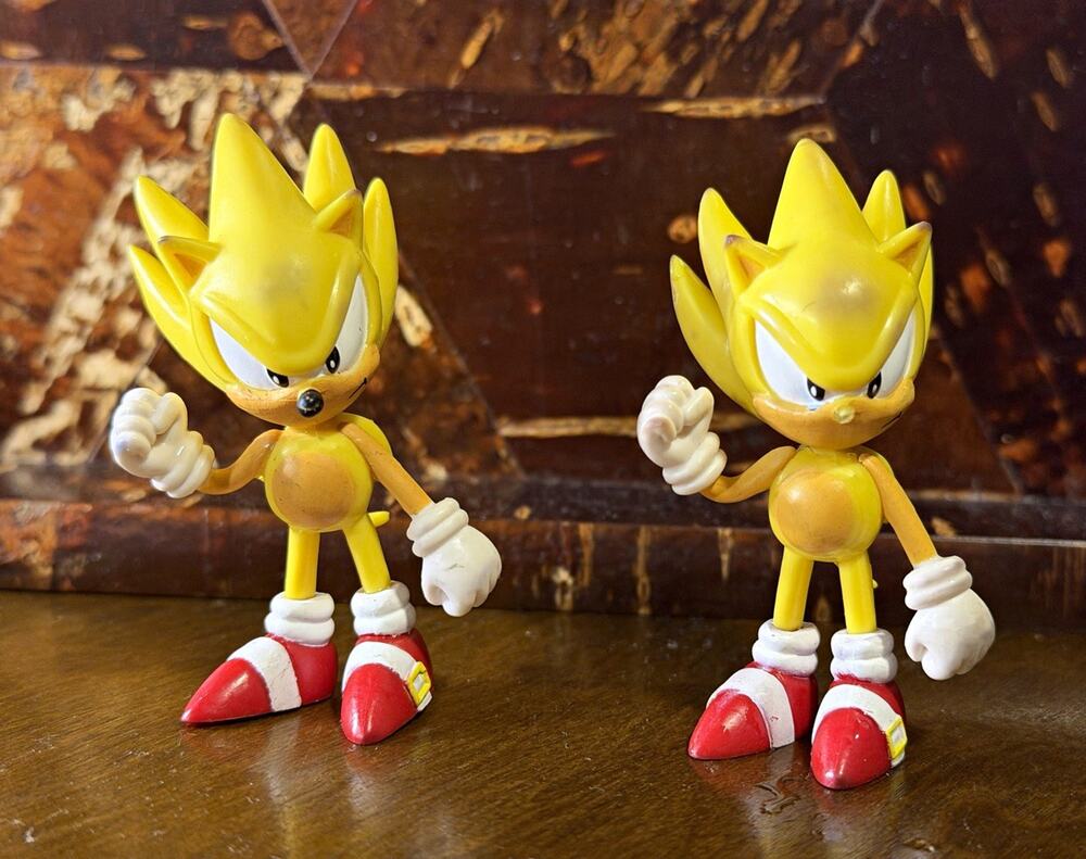 TOMY Gold Yellow Super Sonic Sonic the Hedgehog Set of 2 Rubber Action Figures